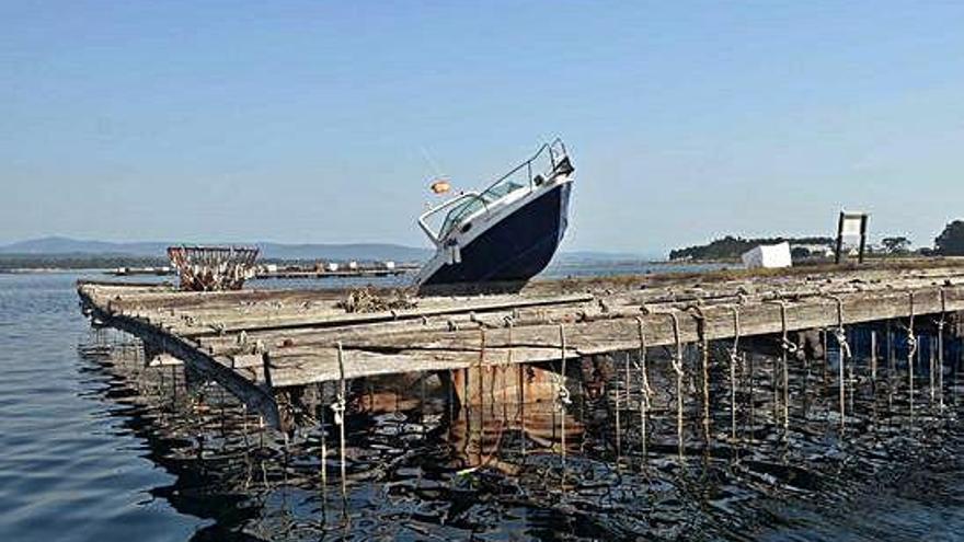 Accidente de un barco de recreo en 2017: la embarcación impactó contra una batea.