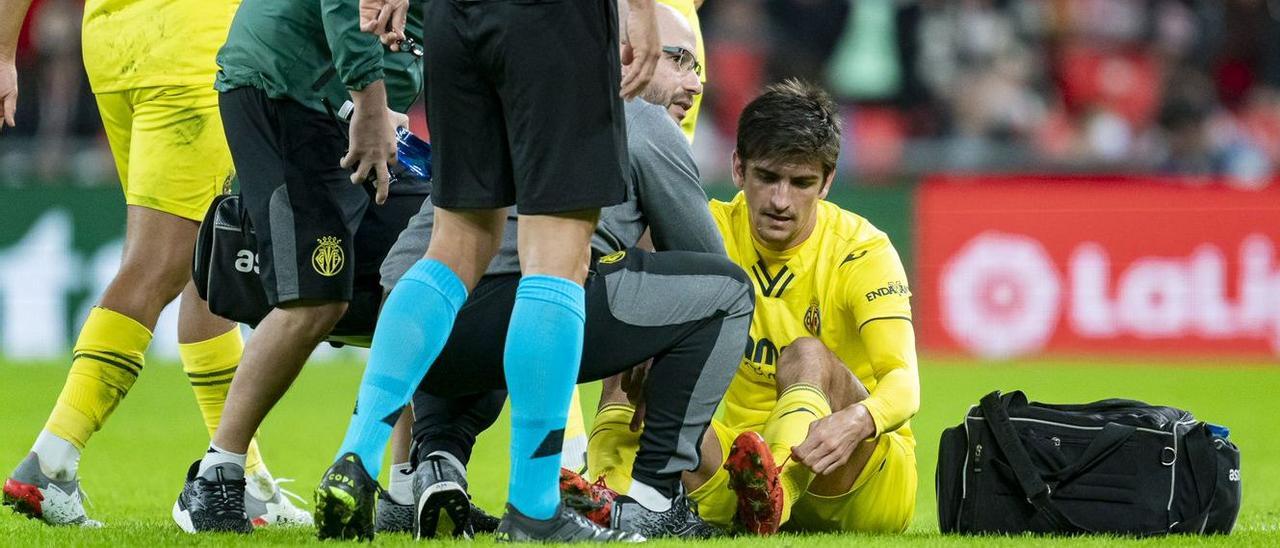 Gerard Moreno, en el momento de lesionarse en el Athletic-Villarreal.