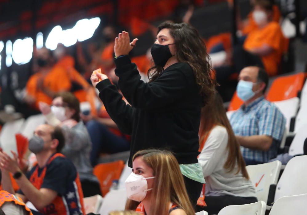 Pantallas gigantes en la Fonteta