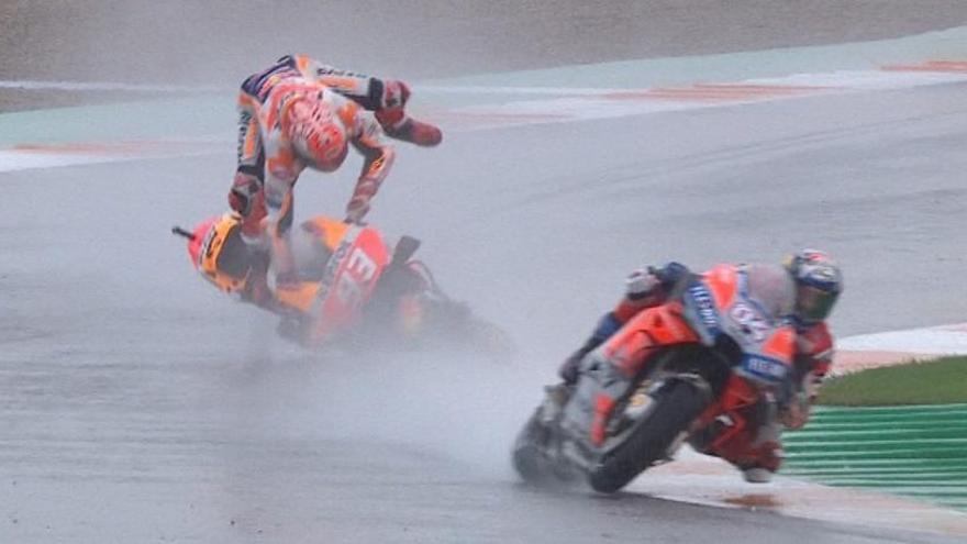 Aluvión de caídas hasta la interrupción de la carrera de MotoGP