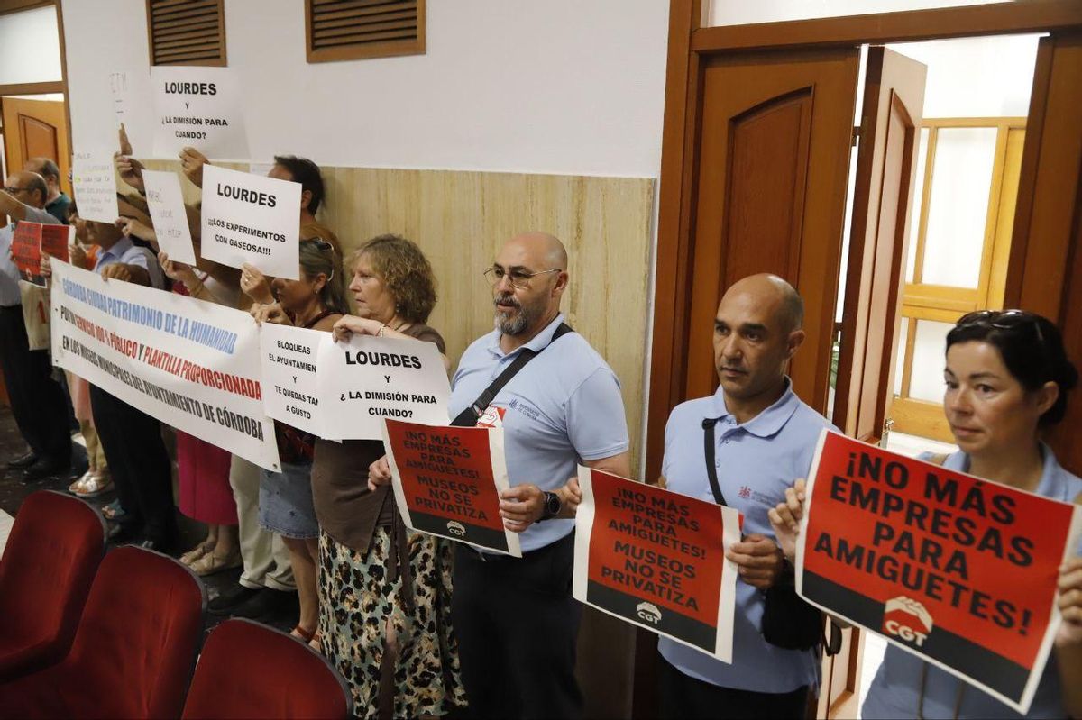 Sindicato CGT protesta por la moción de Vox de los museos municipales.