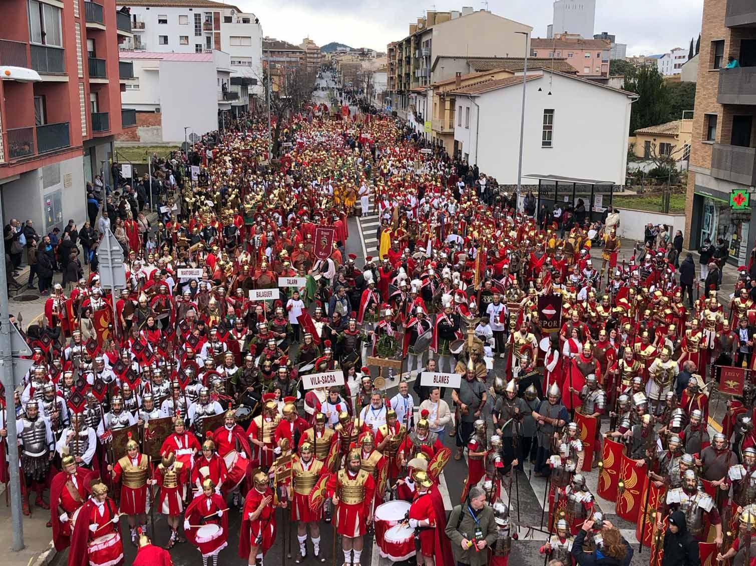 Desfilada de 2000 manaies a Banyoles