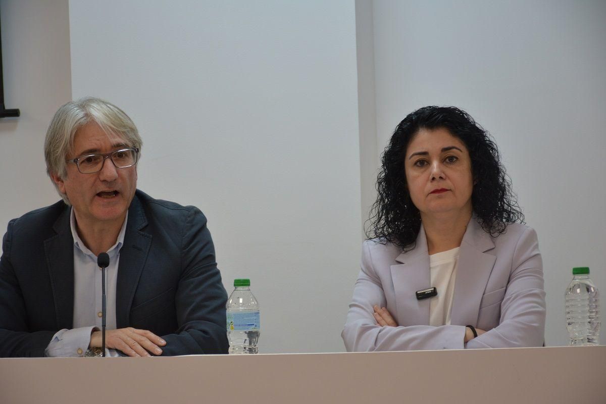 Tino Calero (UGT) y Ana García (CC OO), en una imagen de archivo.