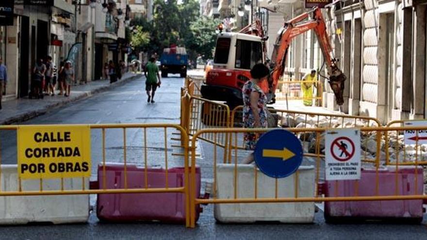 Las obras en Hernán Cortés y Pizarro preocupan a los comerciantes del centro