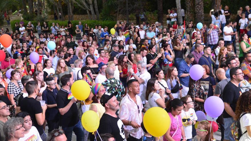 Un acto en favor del movimientos LGTBI en Elche