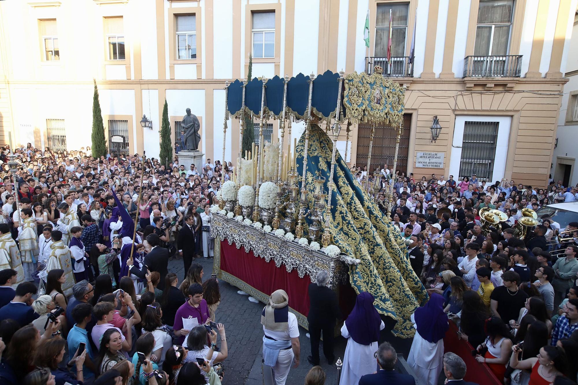 La procesión de la Hermanda de la Santa Faz en imágenes