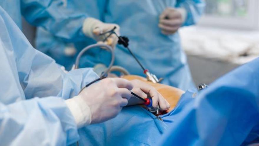 Fundamentalmente, la ventaja de la laparoscopia es una mejor recuperación del paciente con menor porcentaje de complicaciones.