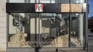 El pollastre fantasma de Lesseps s’enquista