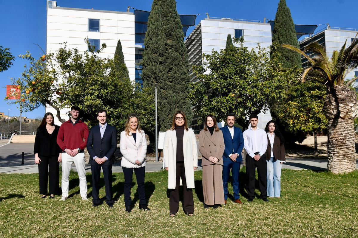 Alicia Rubio y el equipo que la acompaña en su proyecto