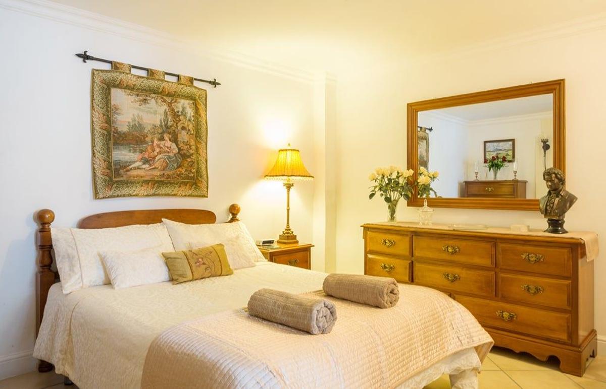 Airbnb en L'Estartit: Impresionante piso con 2 camas en el sótano