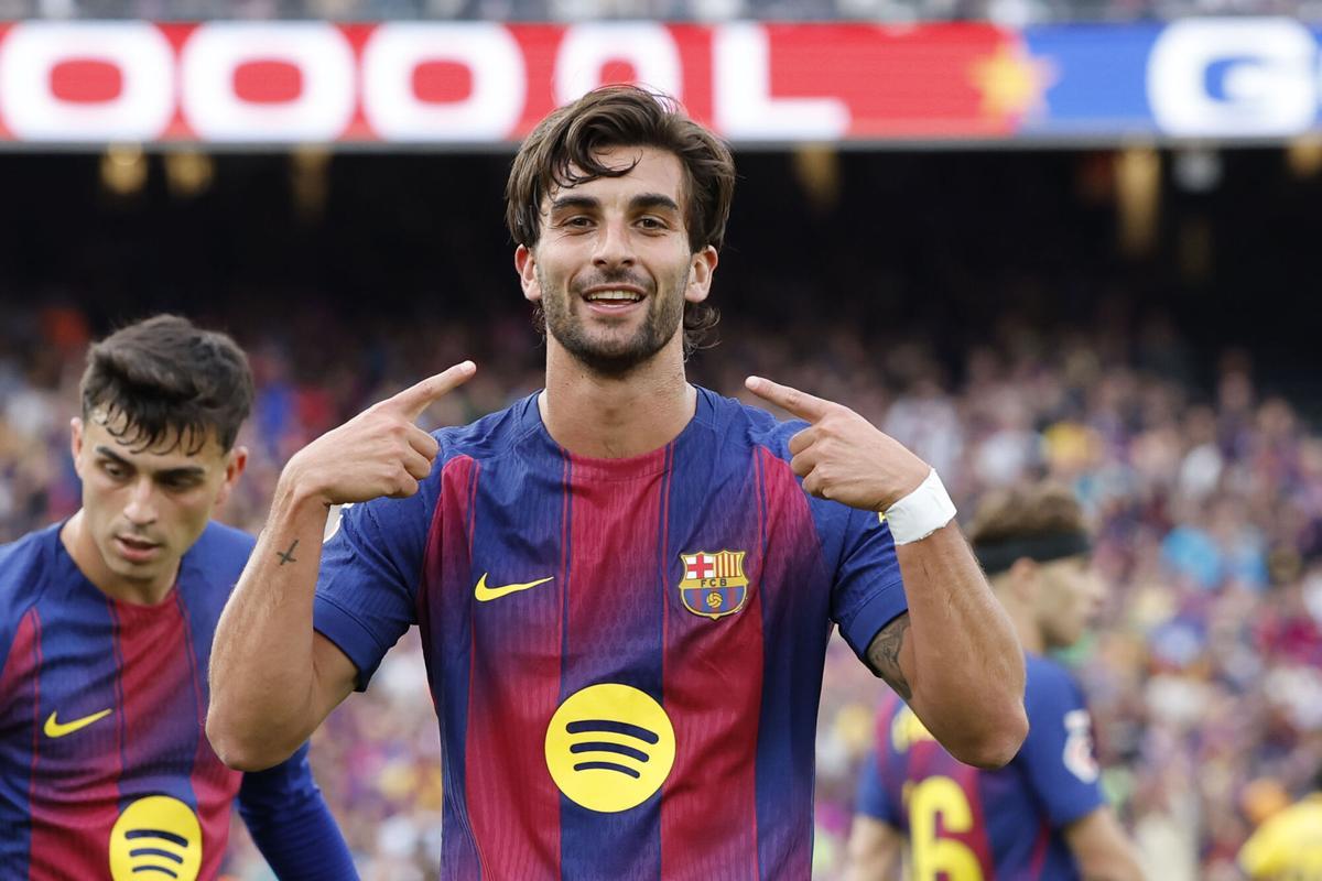El delantero del Barcelona Ferrán Torres celebra tras marcar el 2-0, durante el partido de la jornada 31 de LaLiga EA Sports que FC Barcelona y RCD Espanyol disputan este sábado en el Camp Nou.