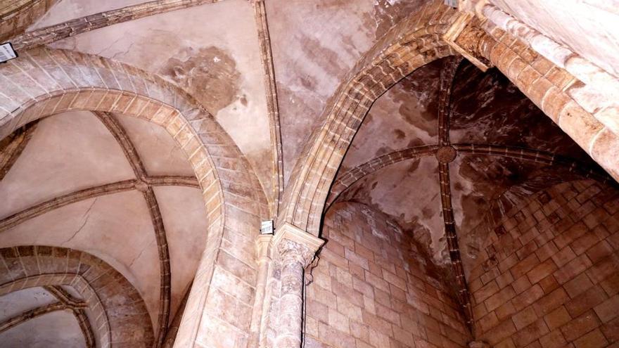 La cubierta de la iglesia de Santa Catalina, podrida por la lluvia.