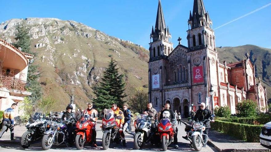 Excursión de moteros con parada en el real sitio