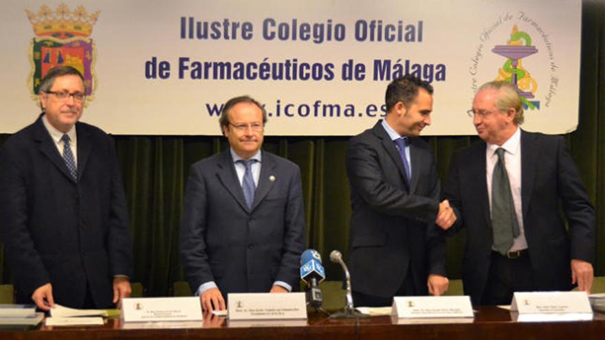 Los representantes de las instituciones, ayer en el Colegio de Farmacéuticos.