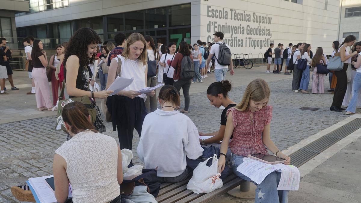 Primer dia de les proves de la PAU (proves d’accés a la universitat), en la Universitat Politècnica de València