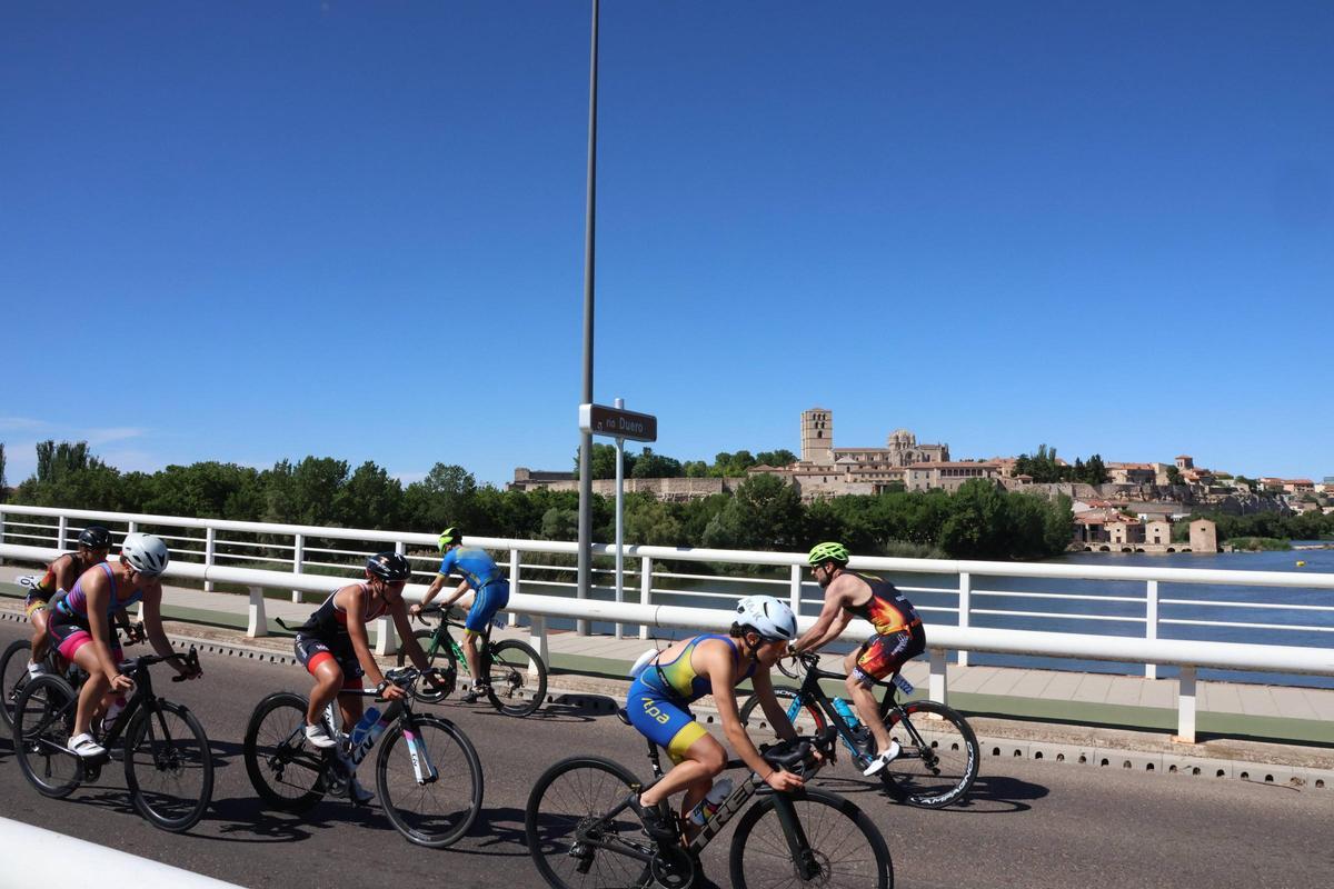 GALERÍA: Disfruta de las mejores imágenes del triunfo de Gómez y Trigo en el Triatlón Ciudad de Zamora GALERÍA: Disfruta de las mejores imágenes del triunfo de Gómez y Trigo en el Triatlón Ciudad de Zamora