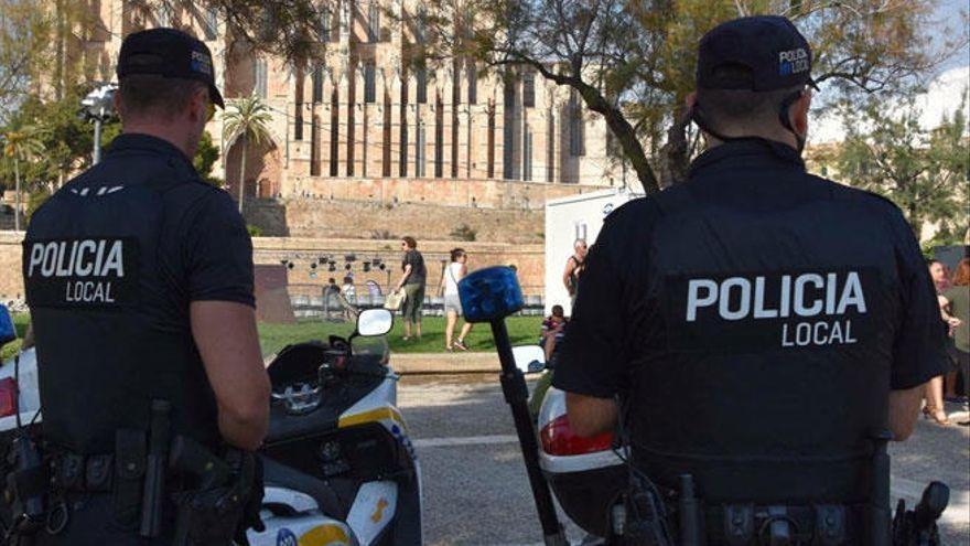 Agentes de la Policía Local de Palma en una imagen de archivo.