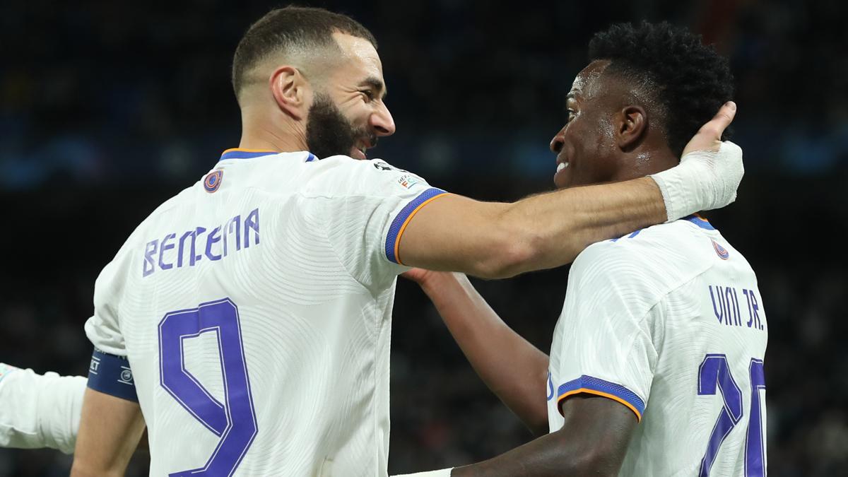 Benzema y Vinicius celebran un gol