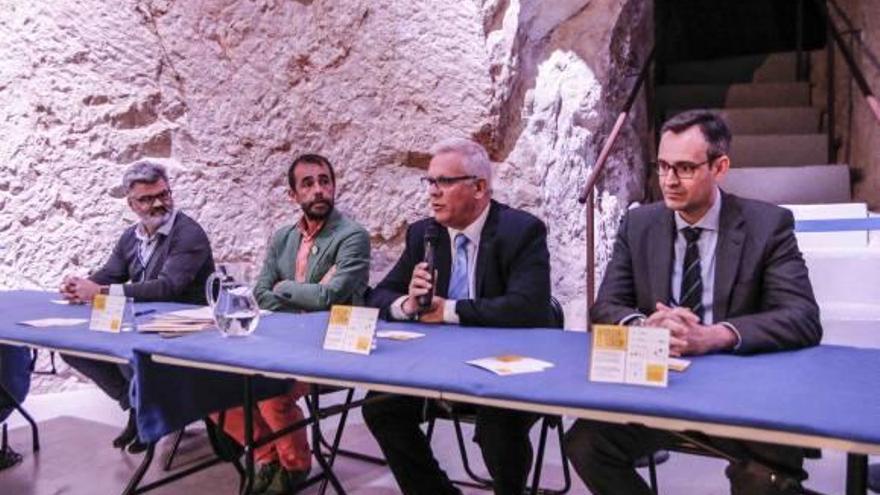 Alicante se inunda de poesía con medio centenar de actos en abril