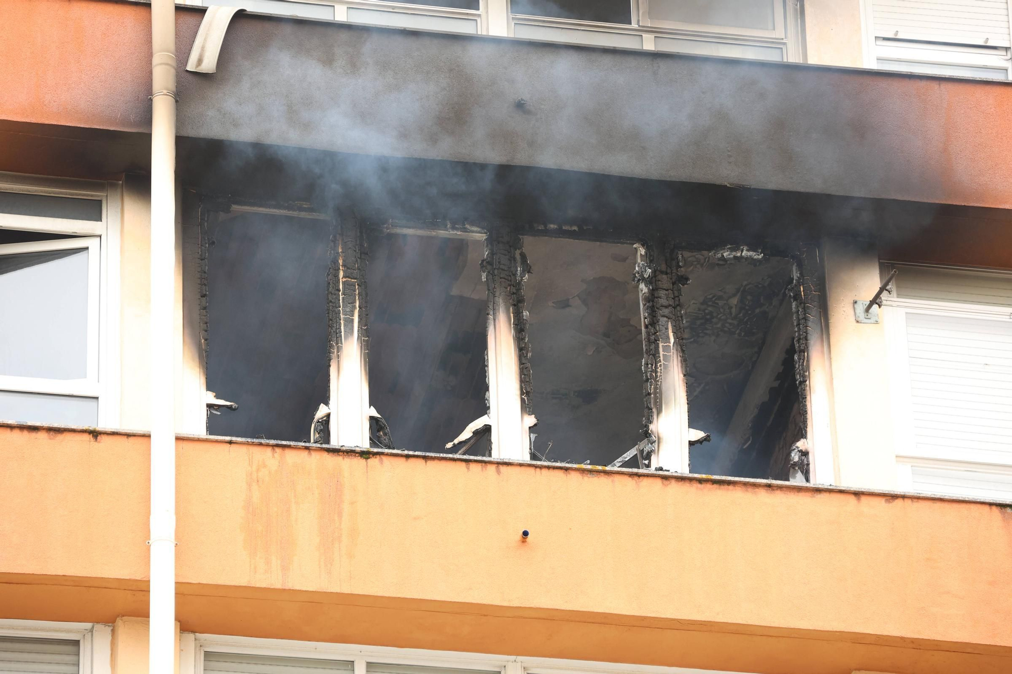 Incendio en un edificio de la calle Camelias