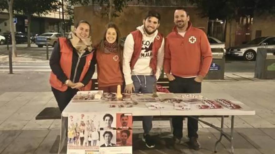 Voluntarios de Cruz Roja en la Muralla Liberal.