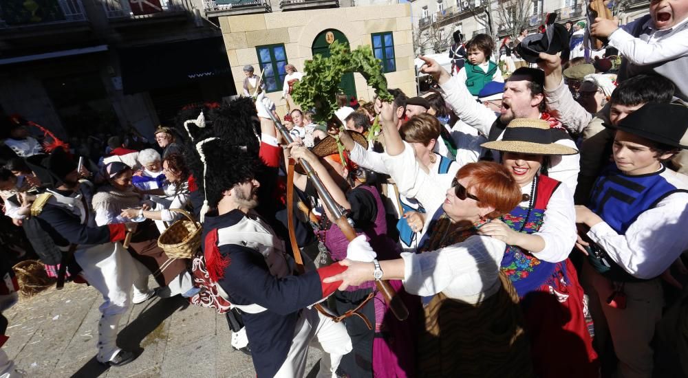 La representación de la Reconquista de Vigo vuelve a abarrotar las calles del Casco Vello de miles de vigueses