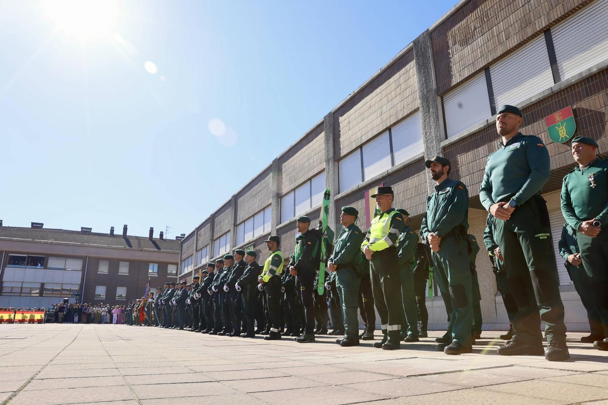 EN IMÁGENES: Desfile de la Guardia Civil en Oviedo por el día de la Hispanidad