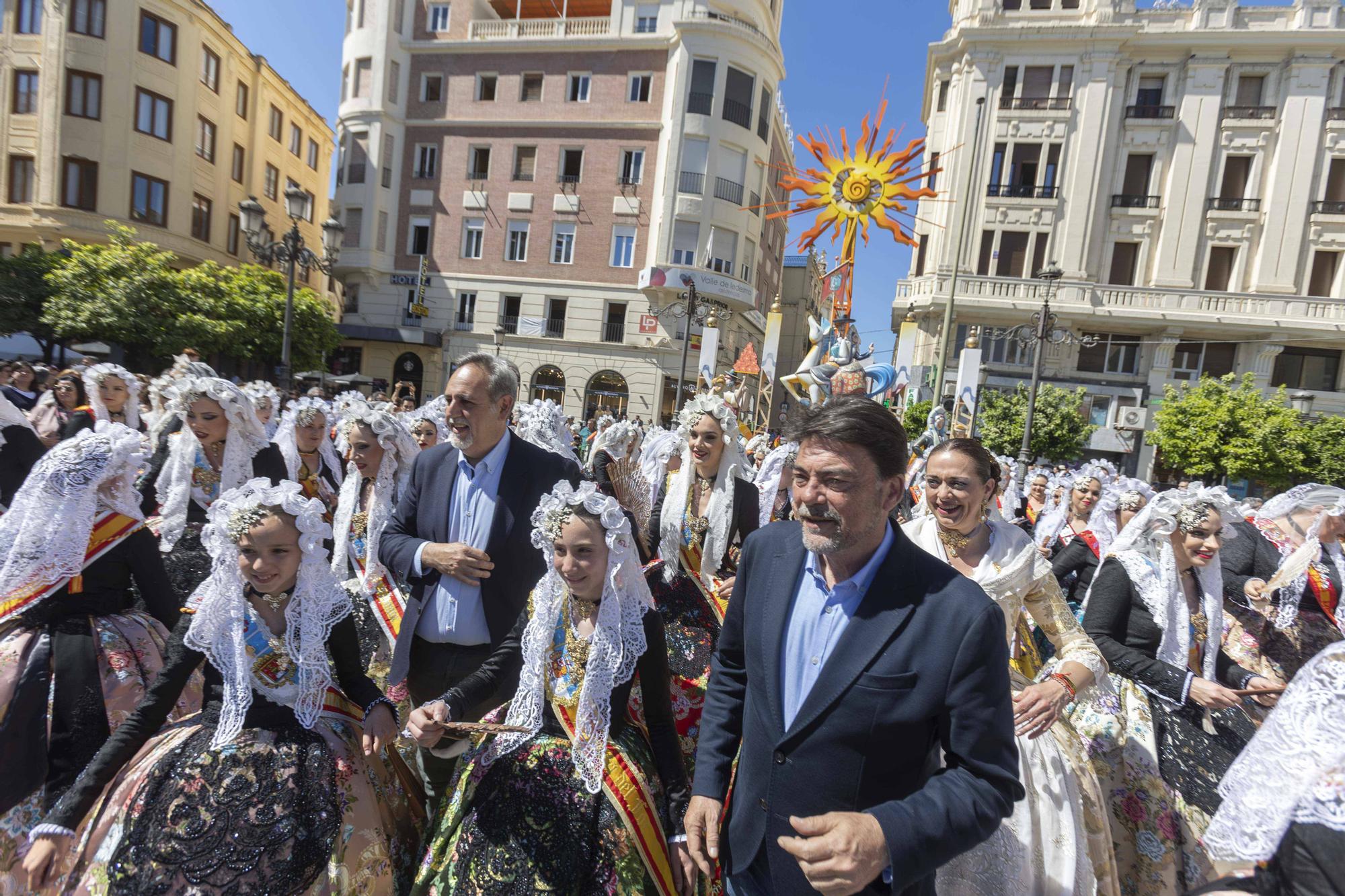 Segundo día de promoción de la fiesta alicantina en Córdoba