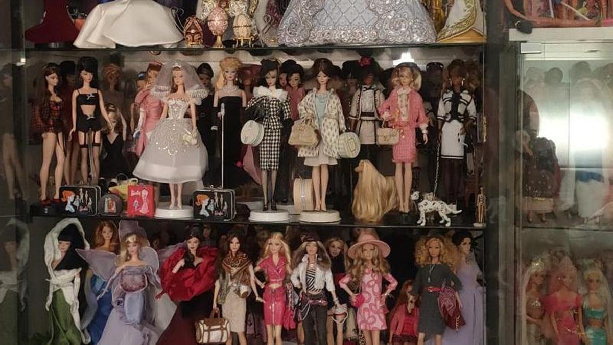 Parte de la colección de más de 200 Barbies de Nuria.