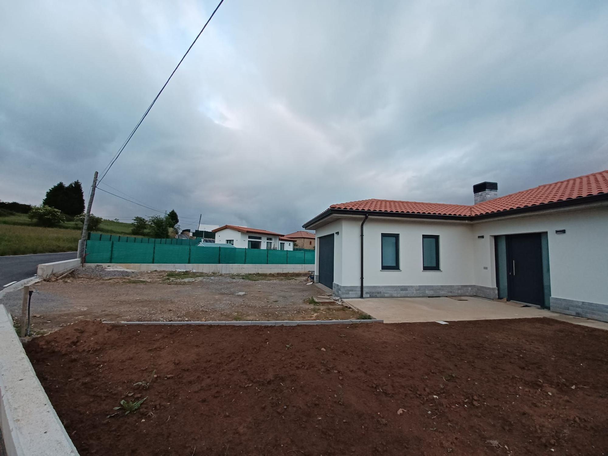 Ables está de moda: la parroquia de Llanera crece con una nueva urbanización y la rehabilitación de casas