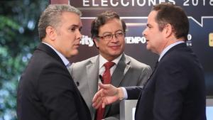 Los candidatos a la presidencia de Colombia: Gustavo Petro (centro), Iván Duque (izquierda)  y German Vargas Lleras (derecha), en un debate de televisión.