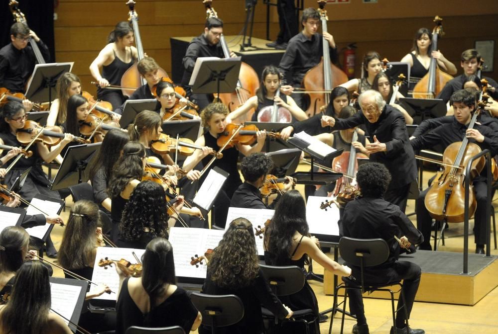 Zedda dirige a la Orquesta Joven de la Sinfónica