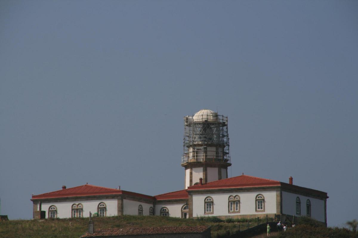 El faro de la isla de Ons en la actualidad, en el Alto de Cucorno.