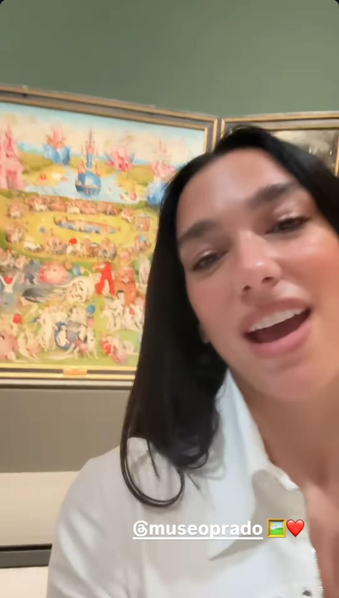 Dua Lipa ha presumido de noche en el museo