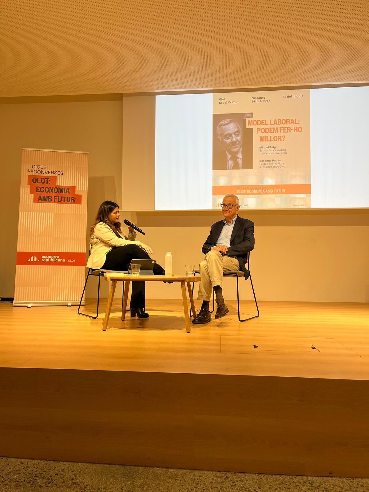Miquel Puig va obrir el cicle de converses d'Esquerra a Olot