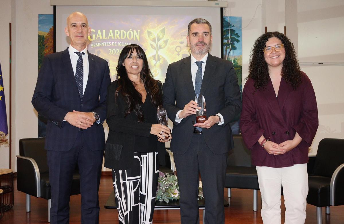 De izq. a dcha, Javier Caínzos, Ana Rodríguez, José Ángel Vázquez y María Quintela.