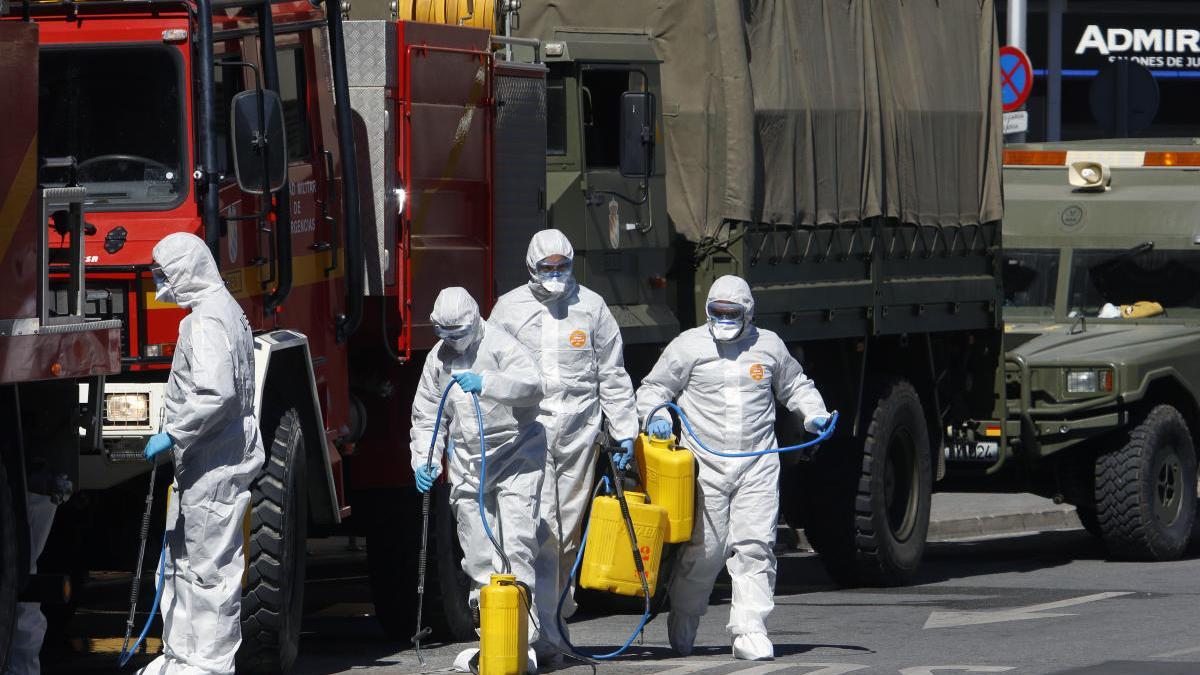 Despliegue de la Unidad Militar de Emergencias (UME) en las inmediaciones de la estación María Zambrano de Málaga.