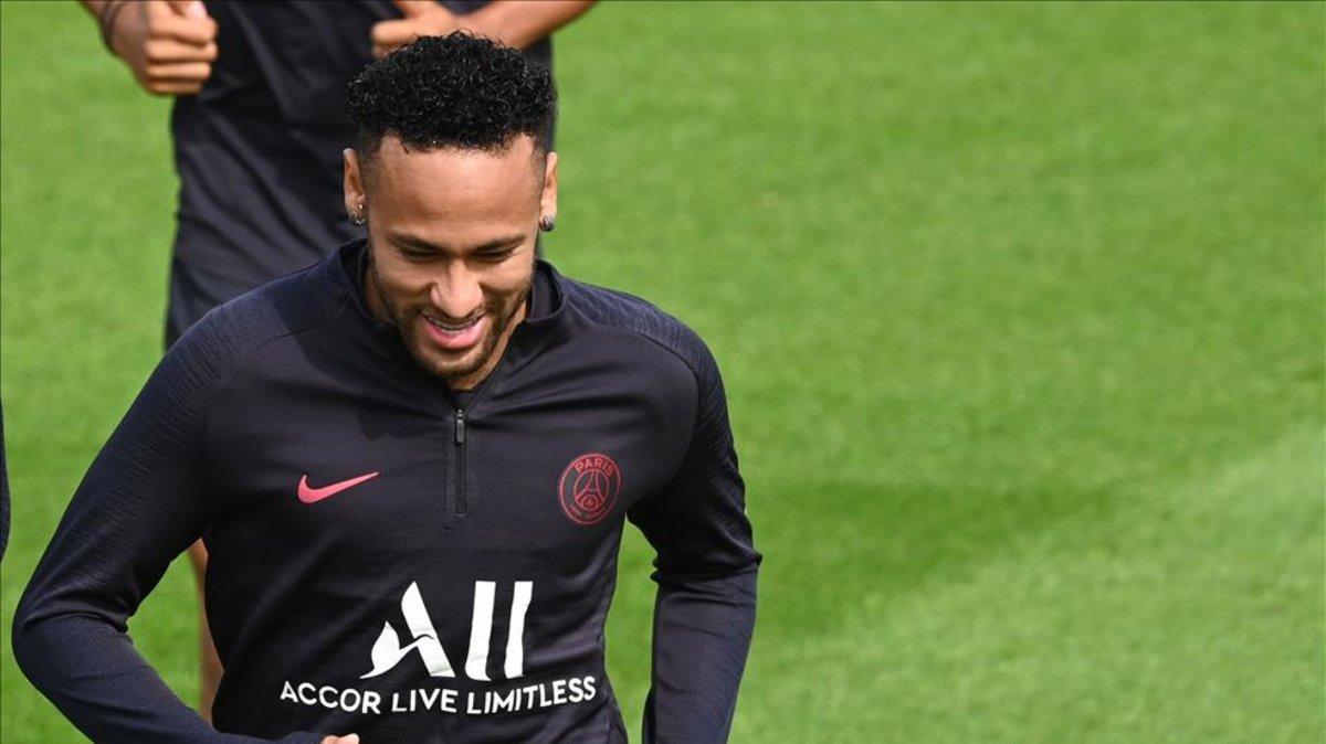 Neymar saldrá de París