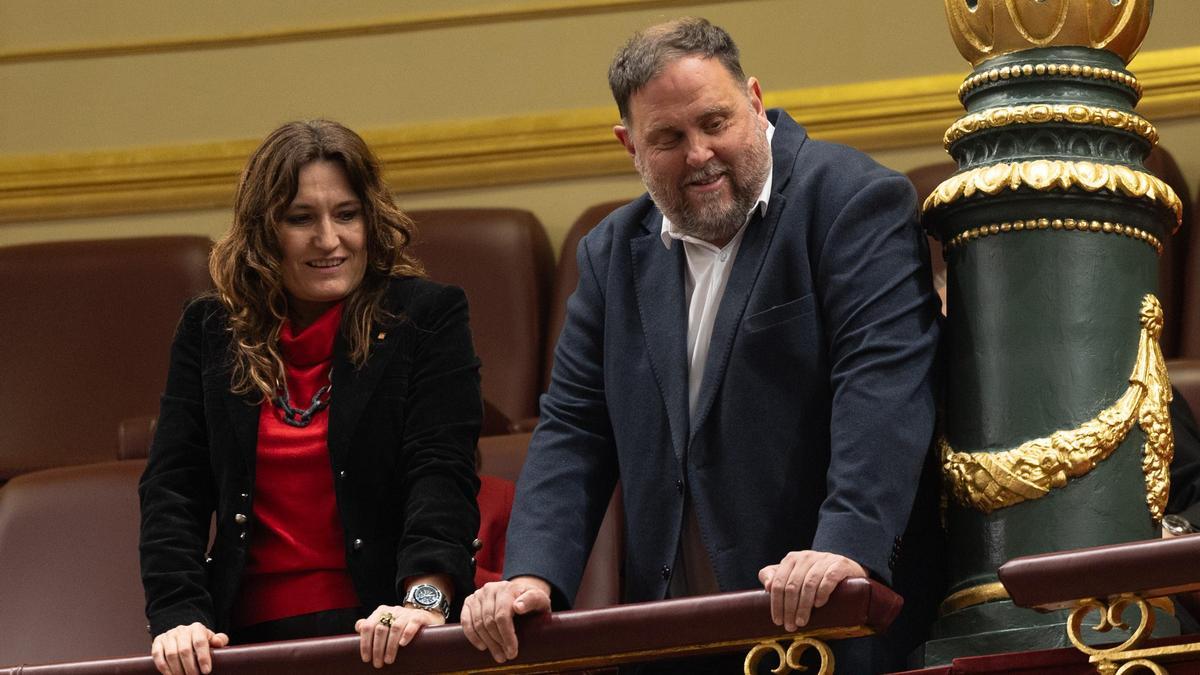 La vicepresidenta del Govern, Laura Vilagrà, y el líder de ERC, Oriol Junqueras, este jueves en el Congreso..