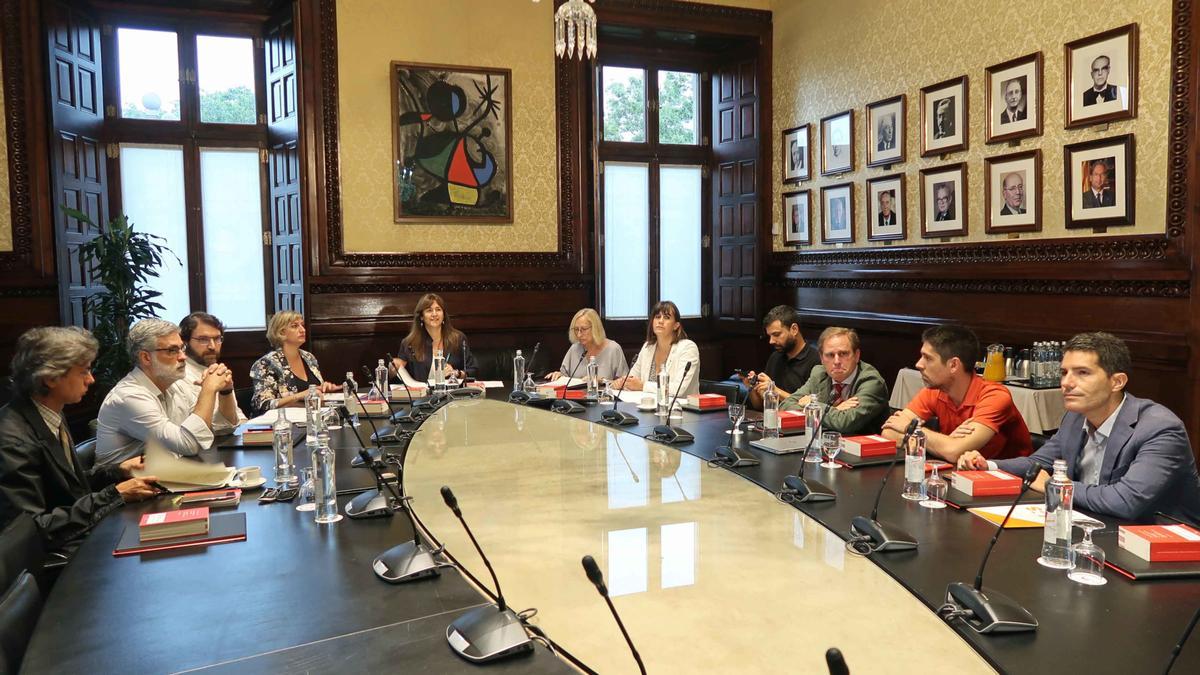 La Mesa ampliada del Parlament reunida aquest dijous