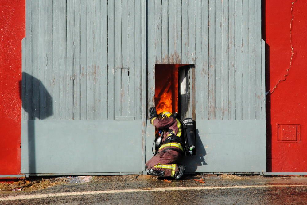 Incendi d'una nau a Sant Feliu de Guíxols prop de la sala Las Vegas.