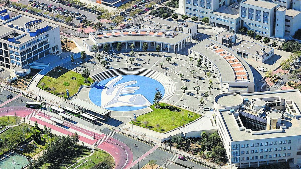 Amb un total de 35 graus, dobles titulacions nacionals i internacionals i més de 60 programes de màster i doctorat, la Universitat Jaume I (UJI) aposta per una educació innovadora i d’excel•lència.