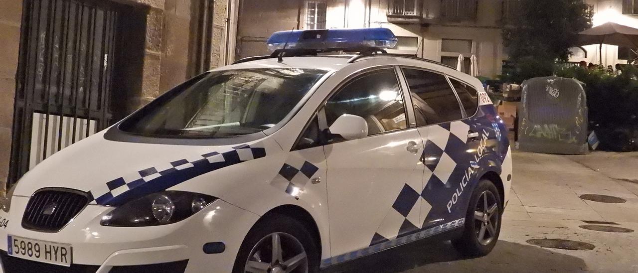 Un vehículo patrulla de la Policía Local de Ourense.
