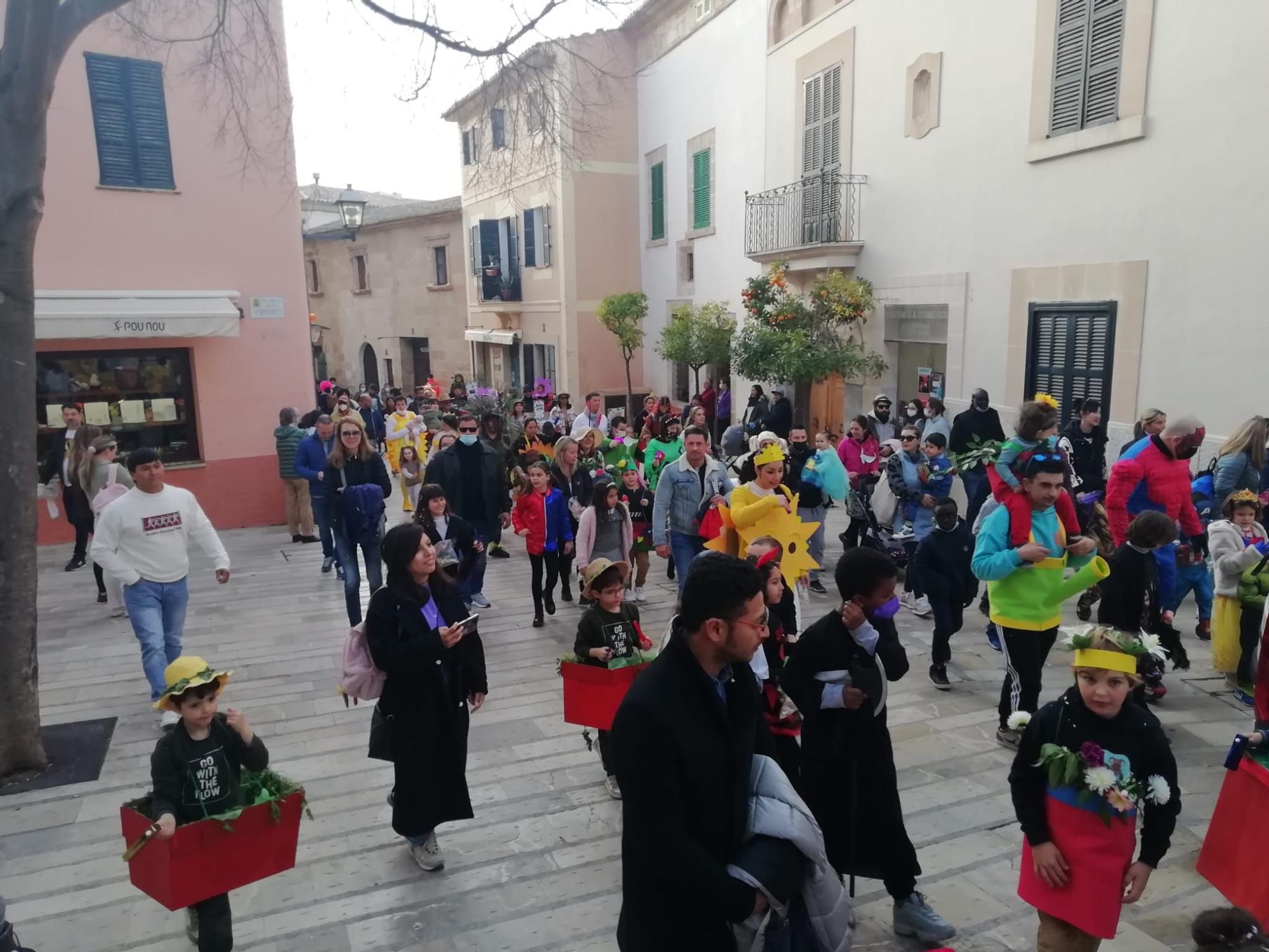 Pasacalles carnavalesco en Alcúdia.