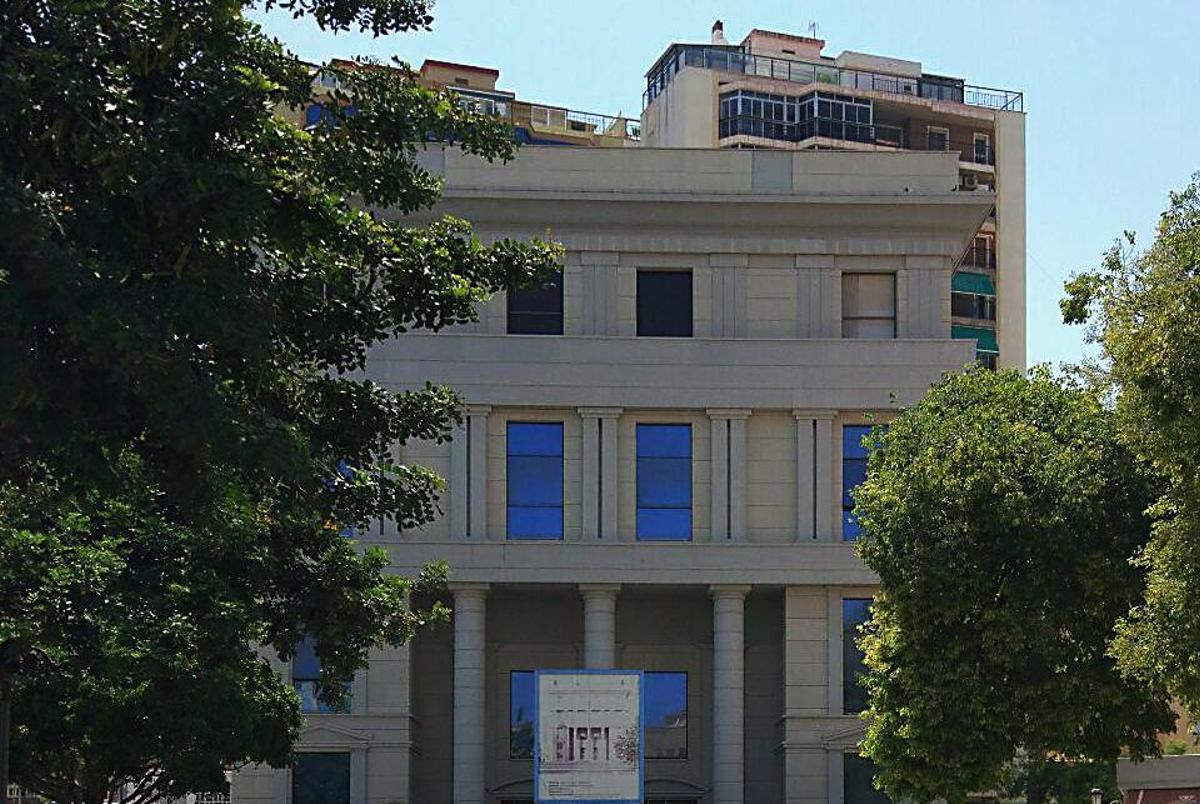 Imagen del edificio construido para el Museo de Torremolinos en la plaza Pablo Ruiz Picasso.