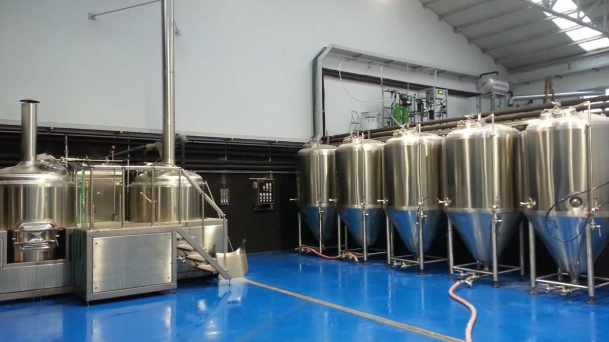 Parte de la maquinaria de Catalan Brewery, en la nave del polígono Can Ribó 