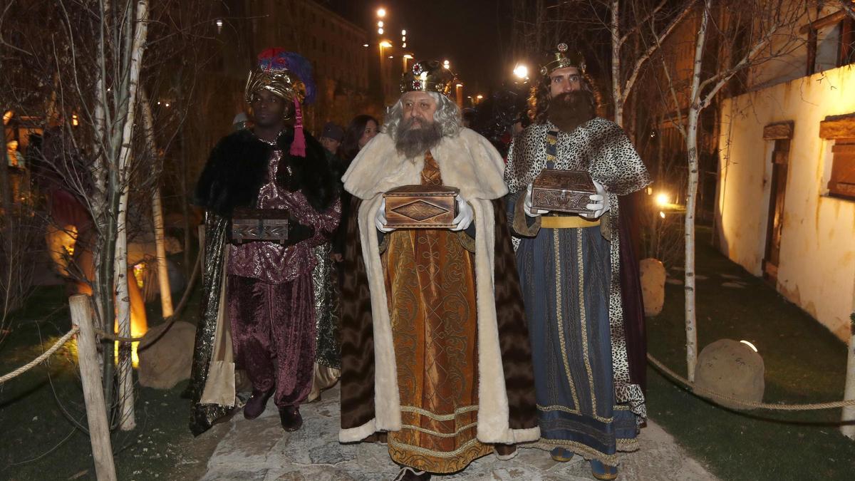 Los Reyes Magos en el Belén de la plaza del Pilar.