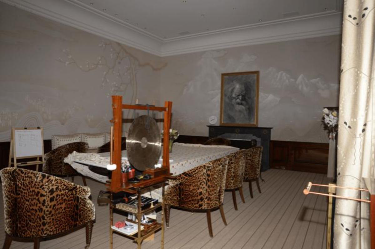 Una de las salas de la mansión de Jeffrey Epstein en Manhattan que servía de comedor.