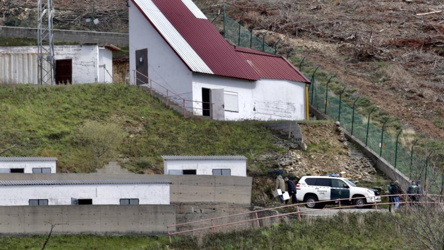 EN IMÁGENES: Un fallecido en una grave explosión en una pirotecnia de Cangas del Narcea