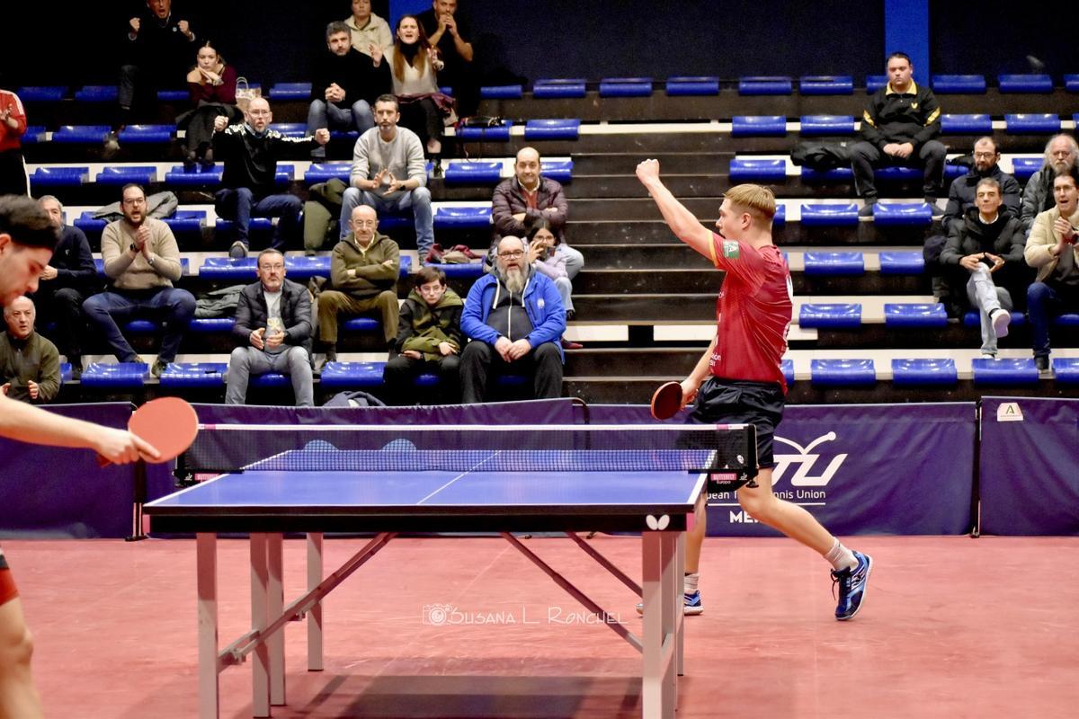 Soderlund celebra un punto en una cita del Real Club Priego.
